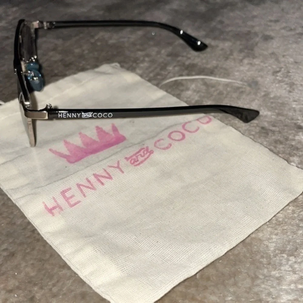 Henny and CoCo Sunglasses in Hendrix Junior unisex size age 3-10 gently preloved